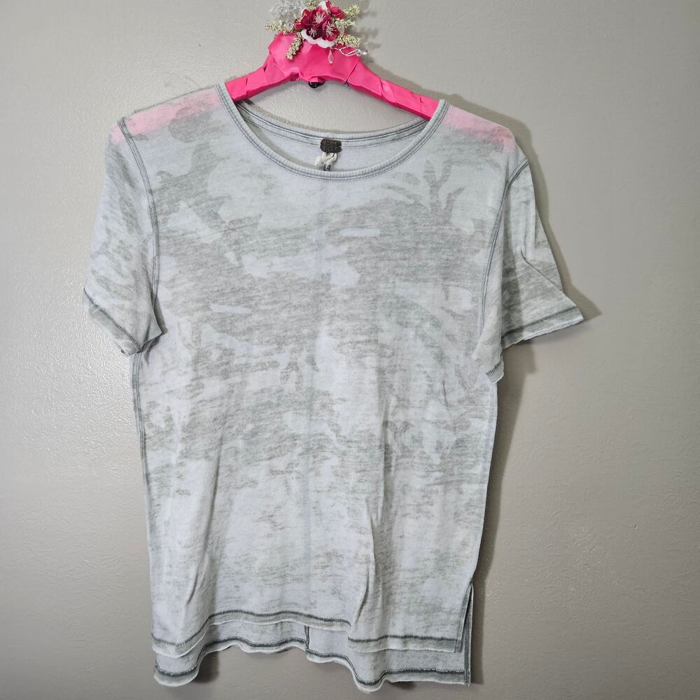 We The Free People Gray Burnout Short Sleeve T Shirt Womens Size XS Thrashed